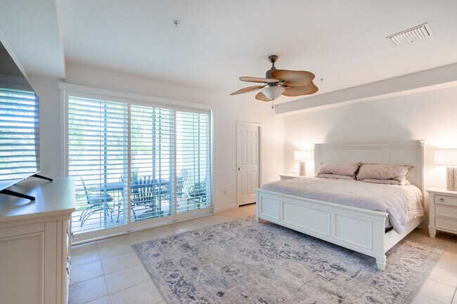 Master bedroom - 8904 Duval Ln