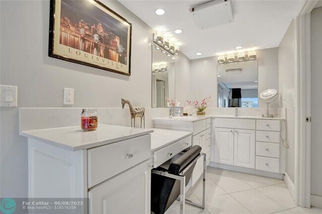 Building Photo - 1150 Hillsboro Mile