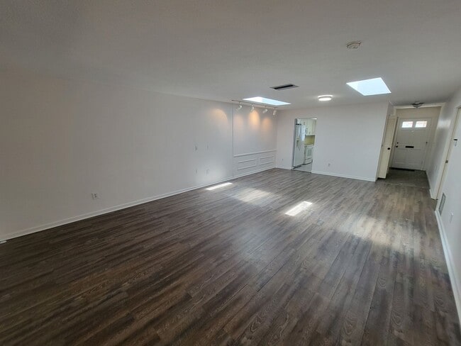 Building Photo - 2/2 Villa in Clearwater - 55+ Community