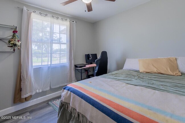 Building Photo - 1358 Hollyhock Cir