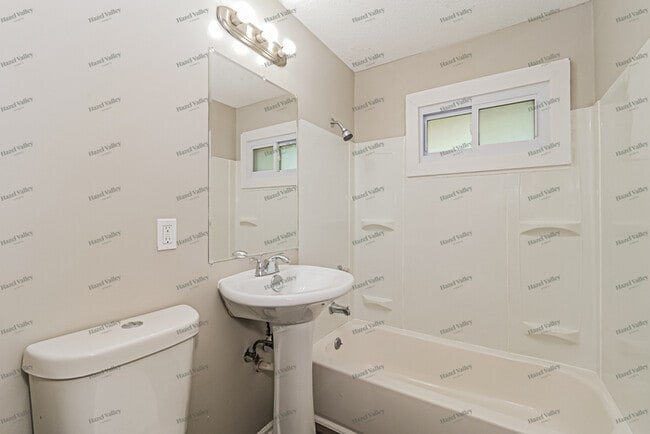 Building Photo - 8506 Crystal Ave