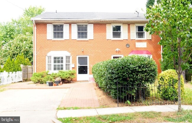 Building Photo - 508 E Windsor Ave