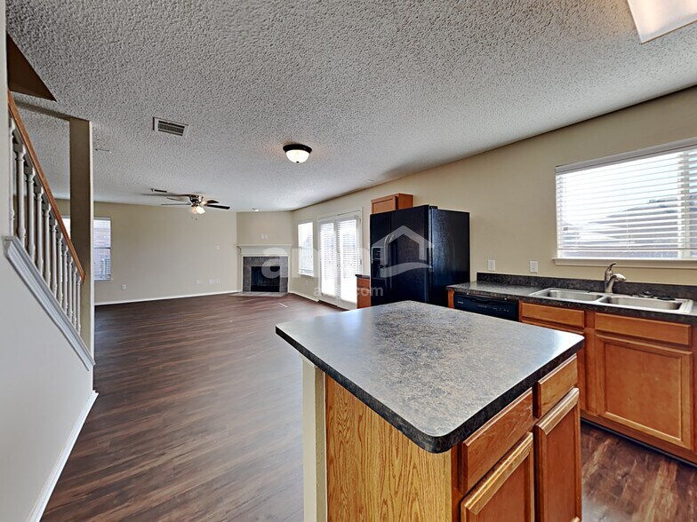 Building Photo - 1706 Santa Fe Trl