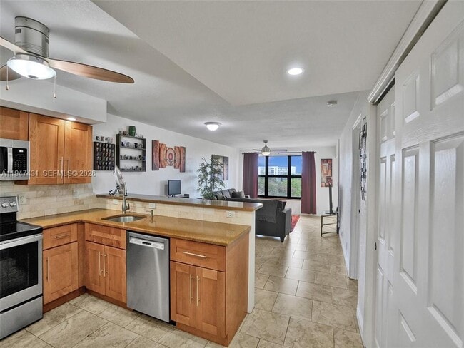 Building Photo - 2304 S Cypress Bend Dr