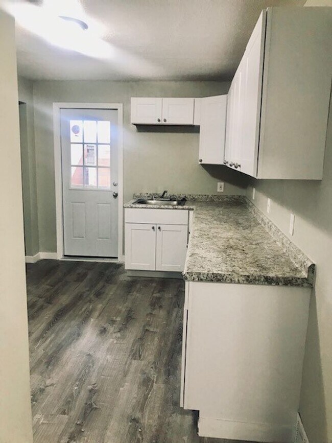 Primary Photo - 325 Linden Ave