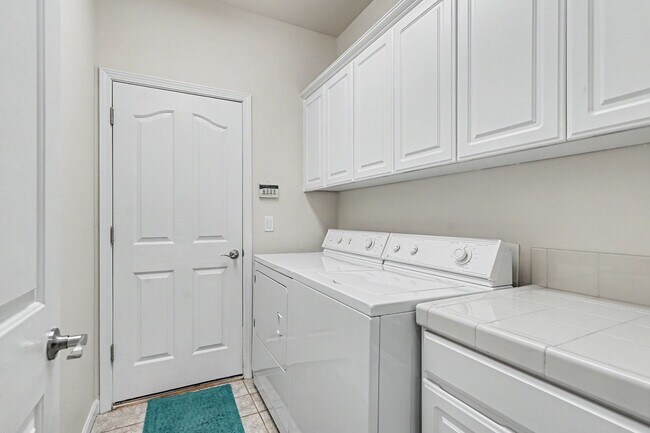 Building Photo - Well-Kept Single-Level 3 bed, 2 bath home in West Salem