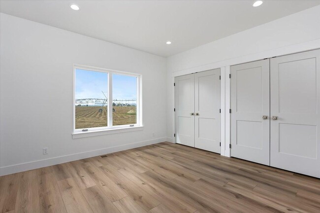 Building Photo - 170 W 300 S