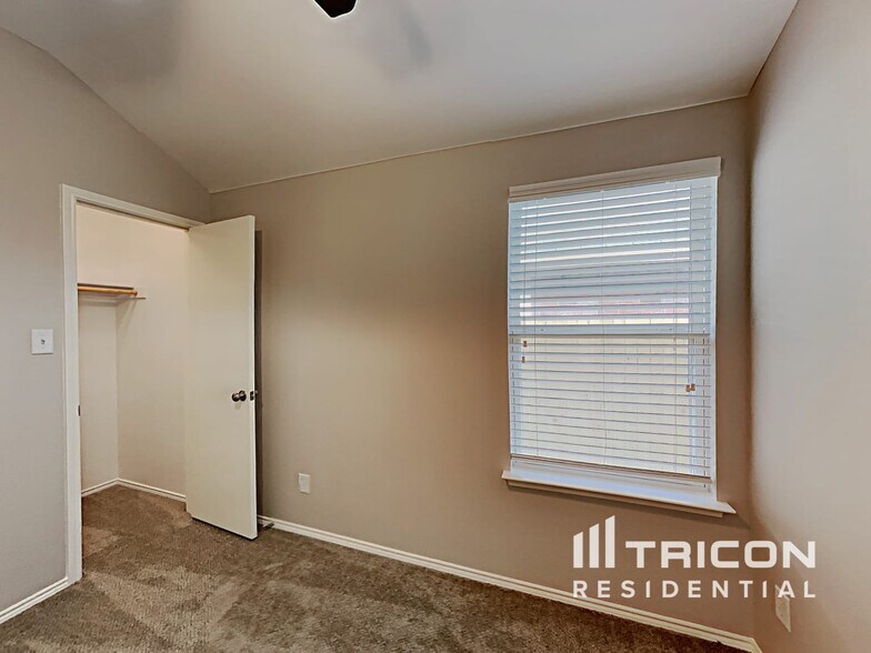 Building Photo - 5712 Parkview Hills Ln
