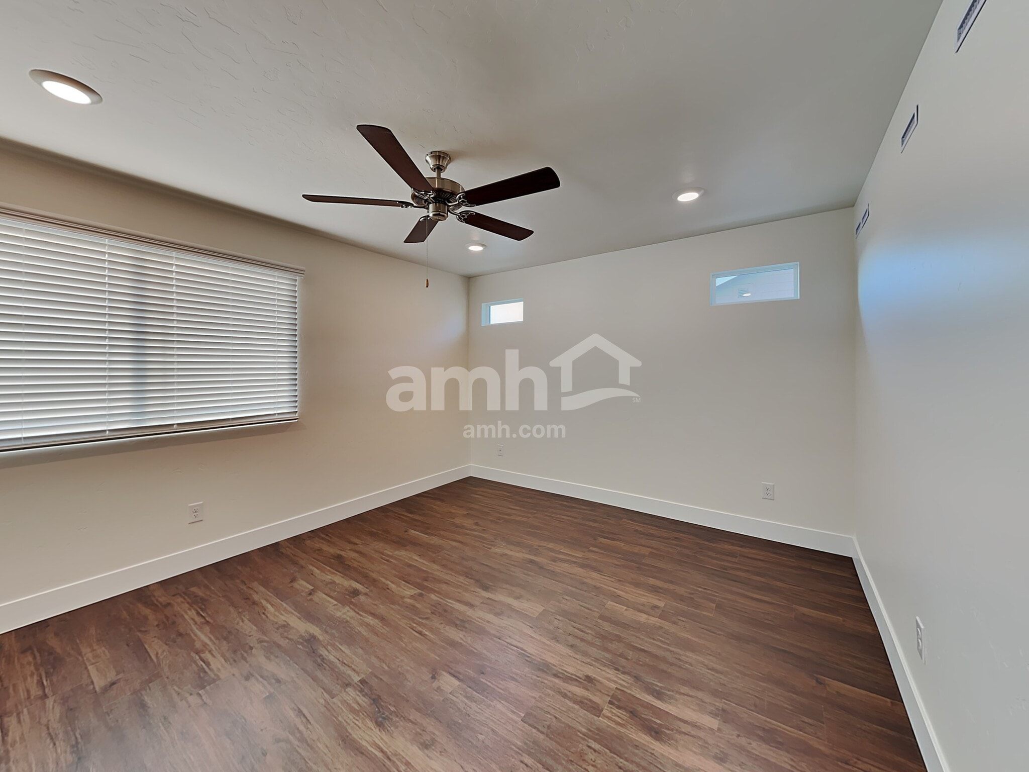 Building Photo - 936 Moorside Ave