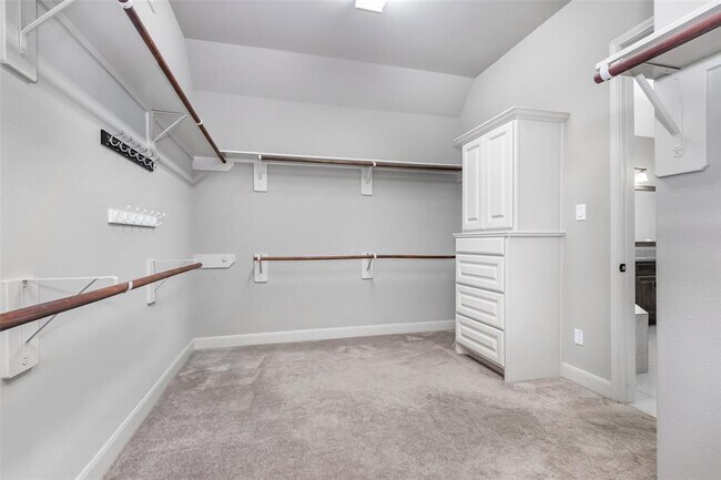 Building Photo - 22419 Banewood Dr