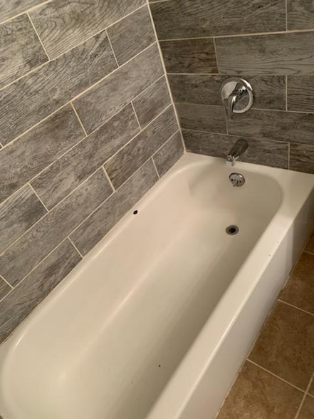 Building Photo - 8835 N Swan Rd