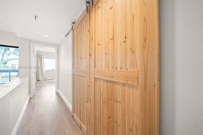 Building Photo - 429 Poinciana Island Dr