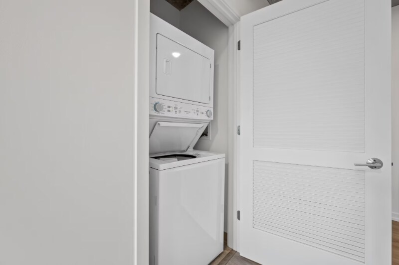 Building Photo - 454 W Chicago Ave