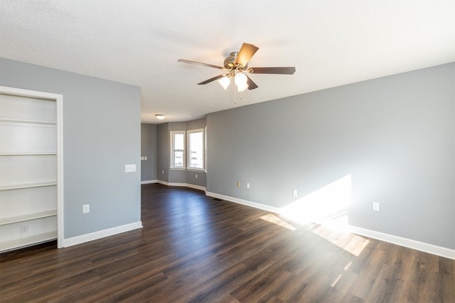 Building Photo - 700 Western Ave