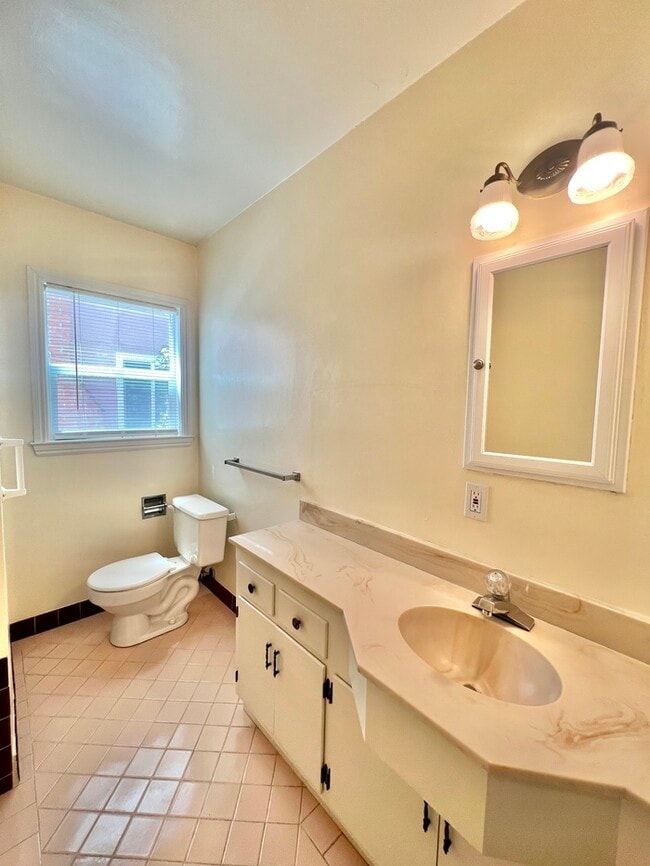 Building Photo - Charming 3 bedroom 2 bath home in Sacramento!