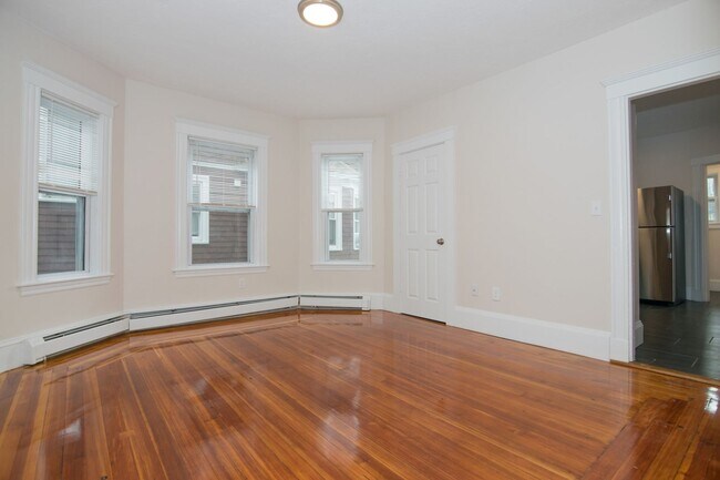 Building Photo - Unique BU Apartment