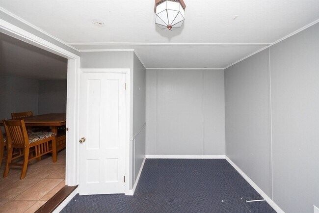 Building Photo - 48 Ray St