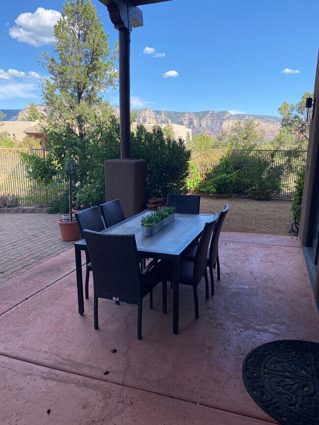 Building Photo - 115 Cll Irena