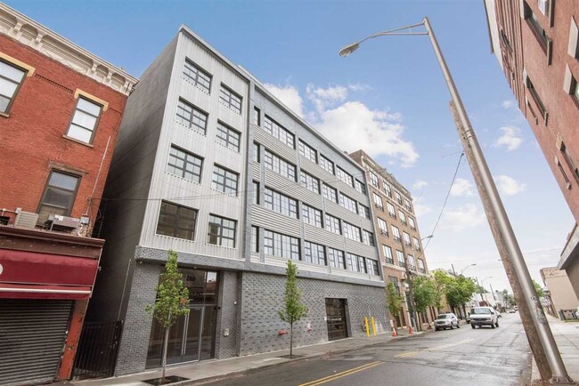 Building Photo - 280 Fairmount Ave