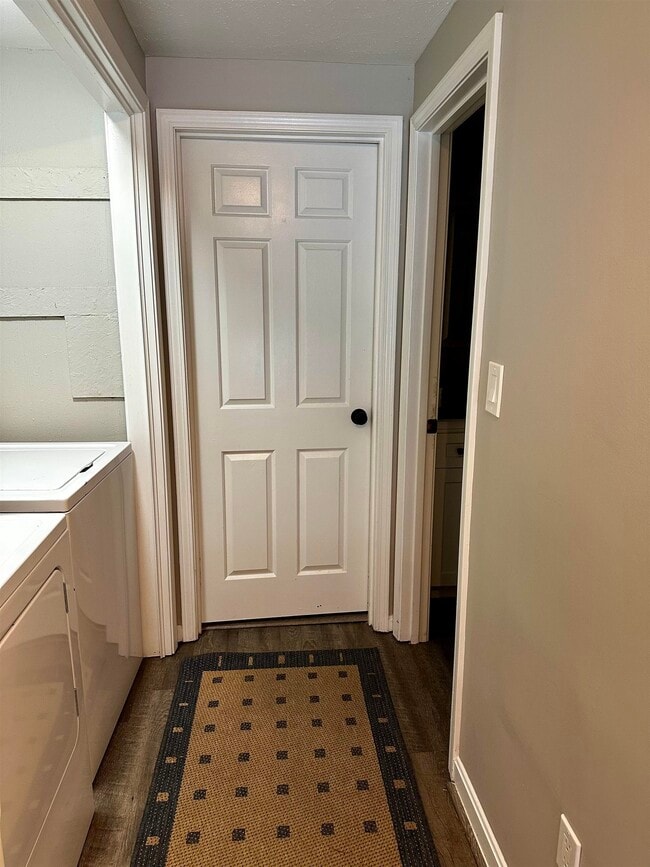 Building Photo - 22 Essex Grn Dr