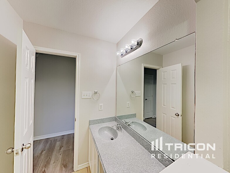 Building Photo - 813 Wolf Trail