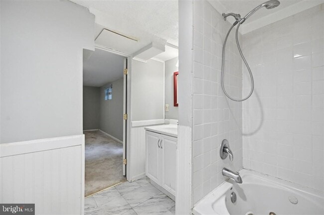 Building Photo - 2918 Monroe Pl