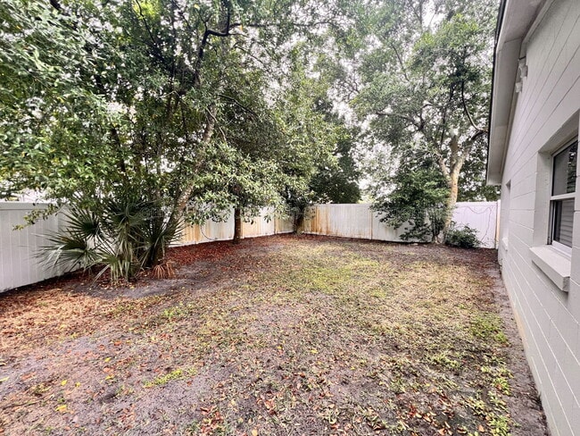 Building Photo - 2080 Thunderbird Trail