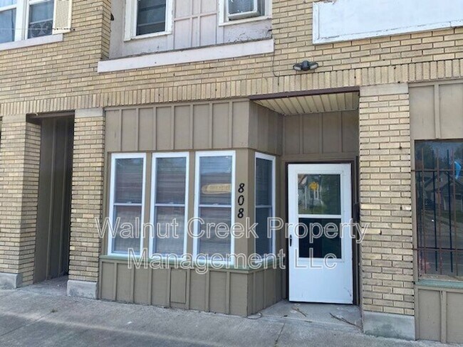 Building Photo - 808 E Erie Ave