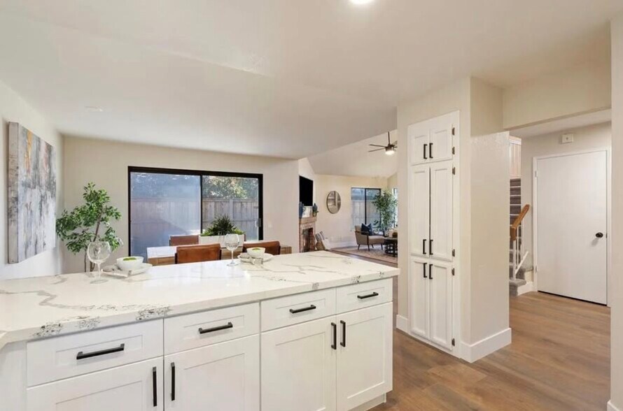 Building Photo - 211 River Run Cir