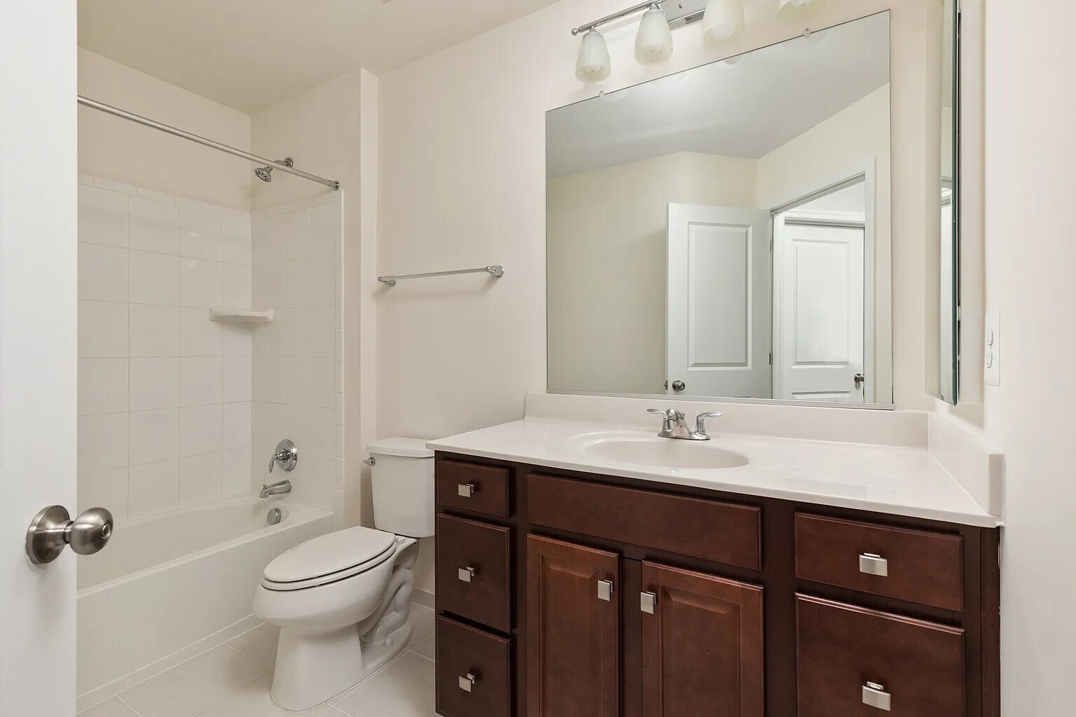 Building Photo - 148 Solara Dr
