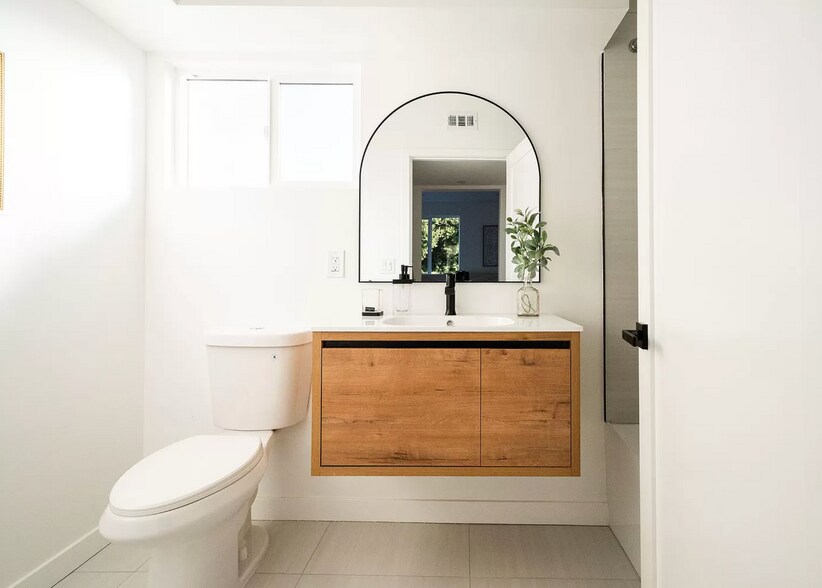 Building Photo - 2681 Roseview Ave