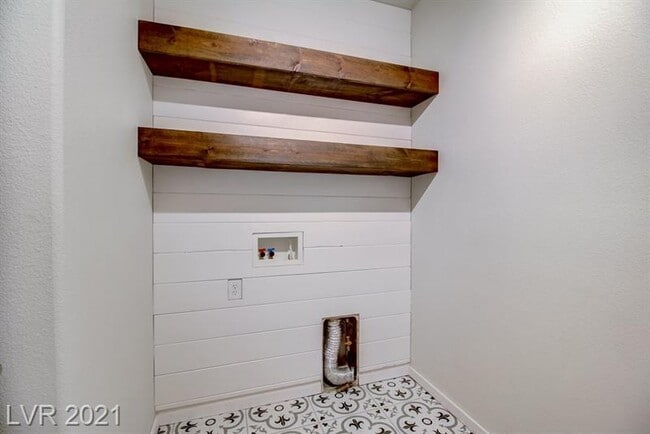 Building Photo - 5597 Jelsma Ave