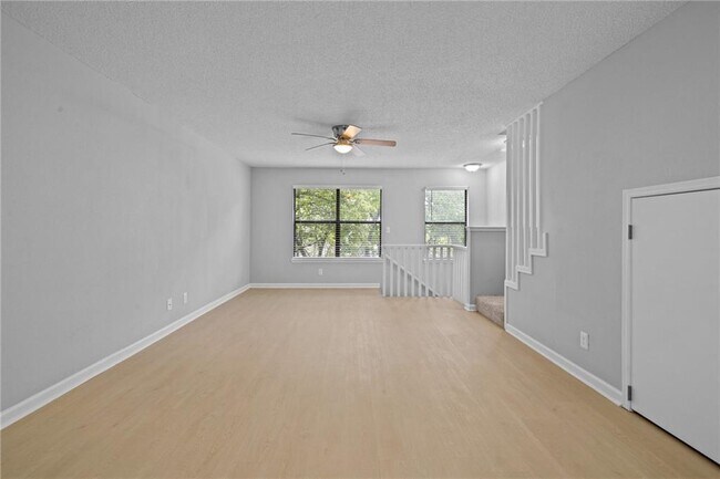 Building Photo - 1373 E Sequoyah Ct