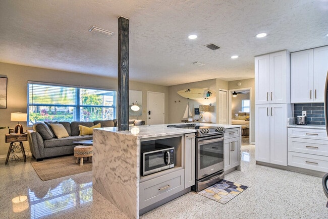 Building Photo - 11548 62nd Ave N