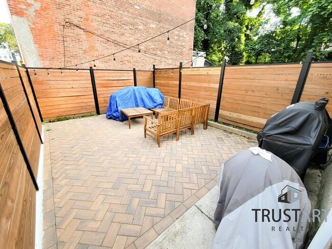 Building Photo - 3 Bedroom House in Germantown