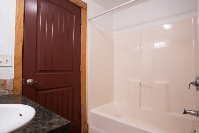 Building Photo - 3-bedroom 2 bath House $2,495