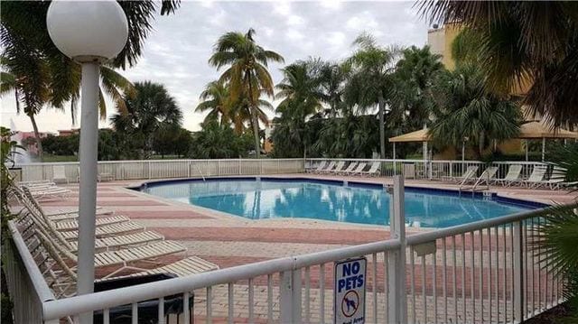 Building Photo - 9375 Fontainebleau Blvd