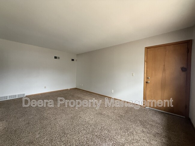 Building Photo - 8424 Travis Ln