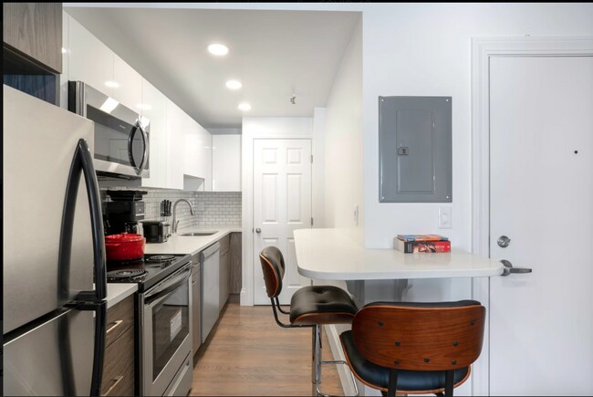 Building Photo - Modern Studio Apartment in Fenway