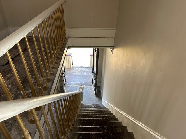 Building Photo - 114 S Melcher St