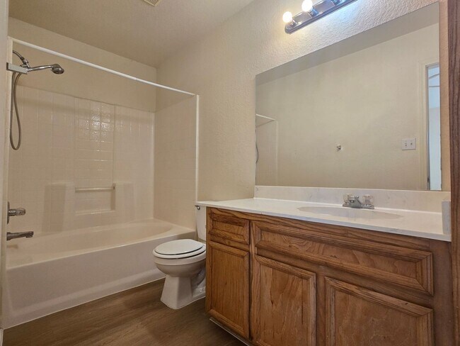 Building Photo - AVAILABLE NOW!