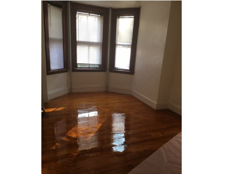 Primary Photo - 4 Adella Pl