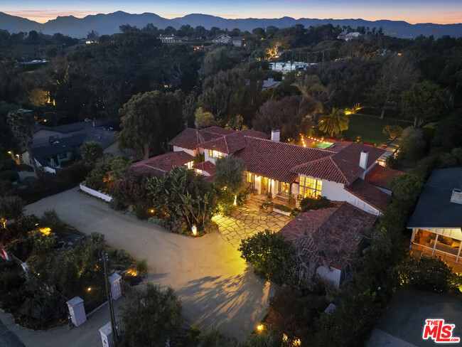 Building Photo - 7332 Birdview Ave