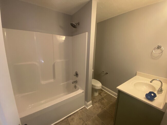 Building Photo - 485 Labrador Dr