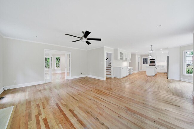 Building Photo - Beautiful Five Bed Three and Half Bath Hom...