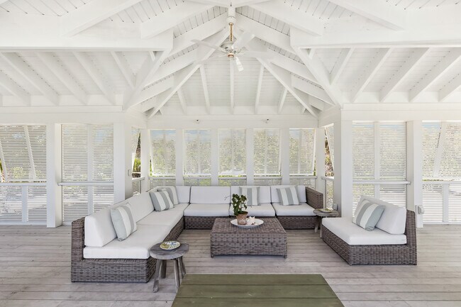 Building Photo - 4040 Loomis Ave