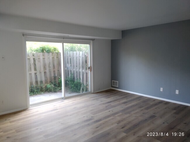 Building Photo - 3601 Kenbrooke Ct