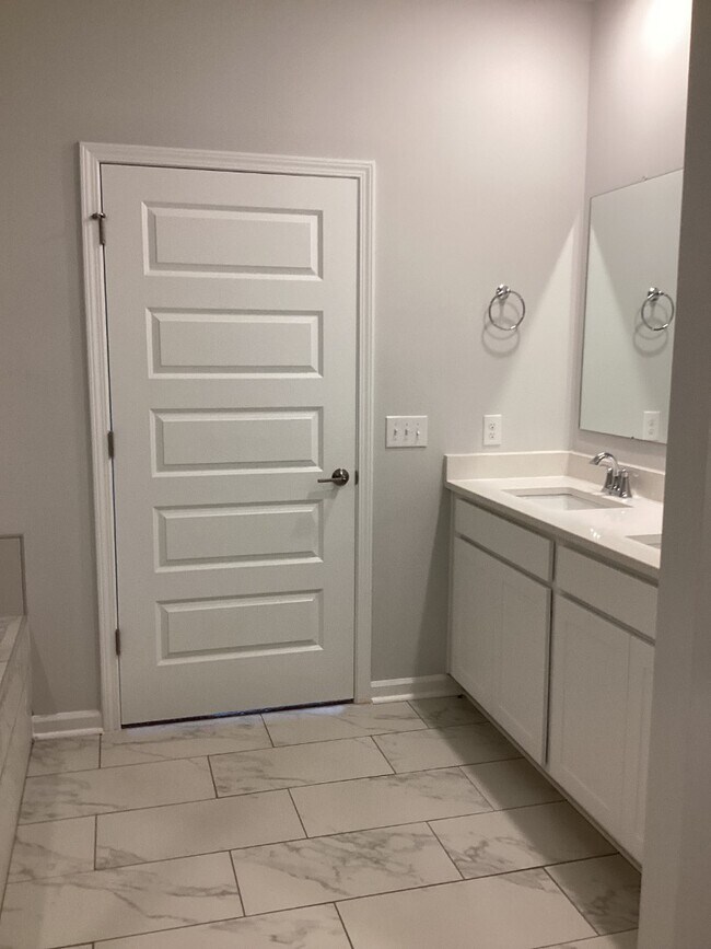 Building Photo - 229 Paca Ln