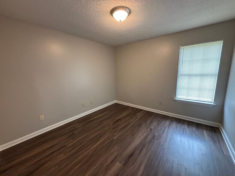 Building Photo - 2559 Wellons Ave
