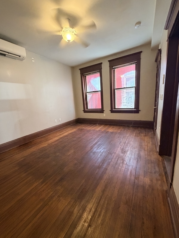 Building Photo - 604 W 3rd St